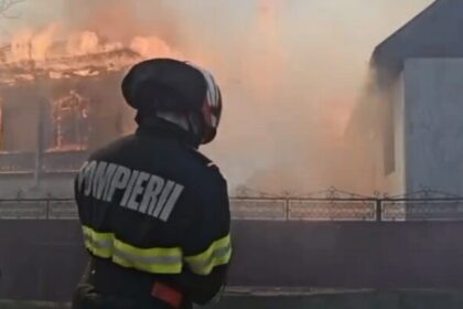 incendiu violent in localitatea rucareni judetul vrancea mai multe case au fost mistuite de flacari 69edff7259b99
