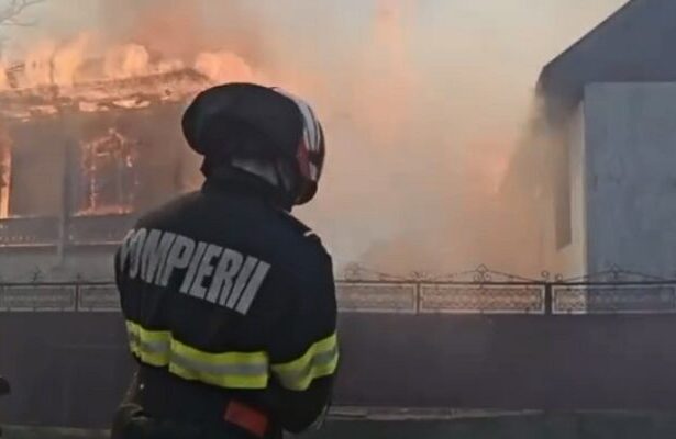 incendiu violent in localitatea rucareni judetul vrancea mai multe case au fost mistuite de flacari 69edff7259b99