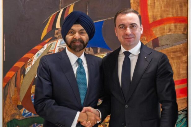 jumatate din guvern in sua se cer bani de la banca mondiala pentru proiecte de energie nucleara 69df4d04ba0f4