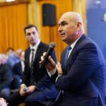 liberalii au votat sa nu se mai bata cu extremistii pentru ca bolojan are nevoie de sprijin in parlament luati de unde se poate 69e75ffb9d971