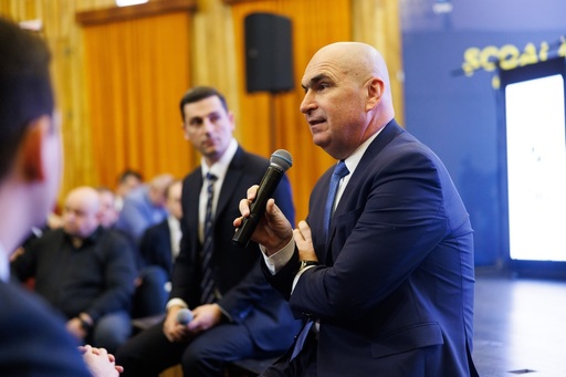 liberalii au votat sa nu se mai bata cu extremistii pentru ca bolojan are nevoie de sprijin in parlament luati de unde se poate 69e75ffb9d971