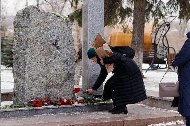 locuitorii unui oras din rusia s au trezit intr o dimineata ca le a disparut un monument patru tari europene au reactionat imediat 69eaec6ca7018