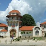 maine de izvorul tamaduirii au loc pelerinaje la manastirile dervent si crucea sfaturi pentru conducatorii auto 69e0b7d776c22