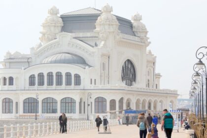 marius manole si pianistul andrei irimia revin pe scena cazinoului din constanta in spectacolul lumini si umbre 69cfc58c54fc1