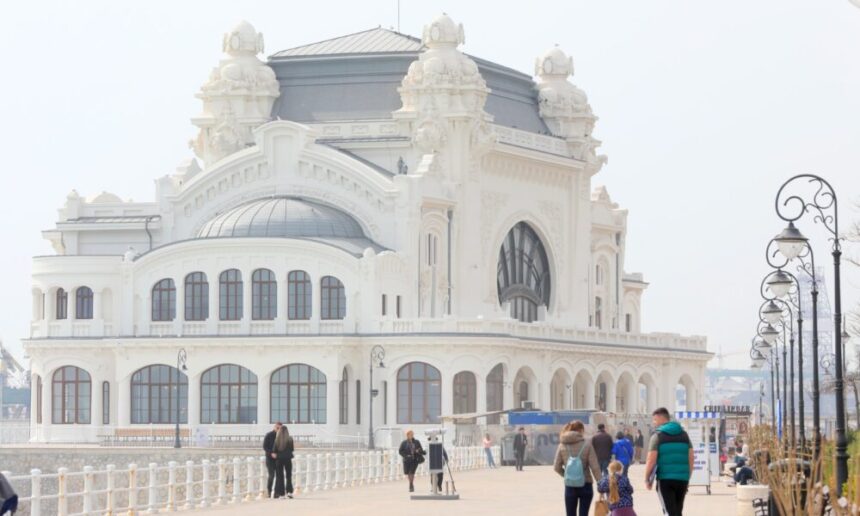 marius manole si pianistul andrei irimia revin pe scena cazinoului din constanta in spectacolul lumini si umbre 69cfc58c54fc1
