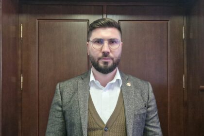 momente jenante in consiliul local cernavoda initiativa lui apostol de a avea un viceprimar a scos la iveala disperarea tuturor pentru o amarata de functie 69cd9787dd754