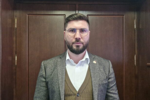 momente jenante in consiliul local cernavoda initiativa lui apostol de a avea un viceprimar a scos la iveala disperarea tuturor pentru o amarata de functie 69cd9787dd754