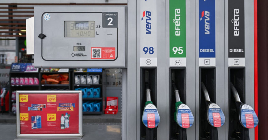 neincredere in europa privind sfarsitul crizei energetice polonia nu renunta la plafonarea preturilor la combustibili 69e21f0cd4455