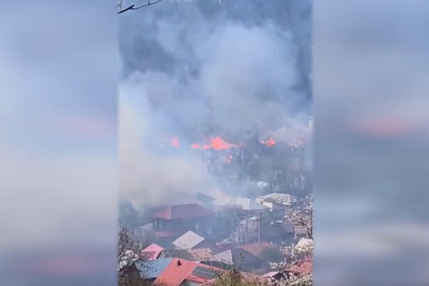 news alert incendiu intr un sat din vrancea ard 11 case si flacarile risca sa se extinda 69ede3ed9489b