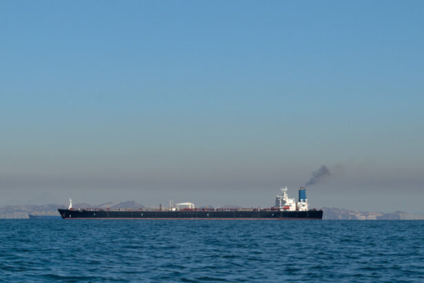 news alert poarta petrolului redeschisa reactia lui donald trump dupa ce iranul a anuntat ca relaxeaza accesul in stramtoarea ormuz 69e23ed161a95