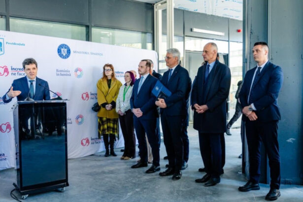 nicusor dan a vizitat centrul de mari arsi din timisoara se intampla si lucruri bune in romania 69d53d7780a02