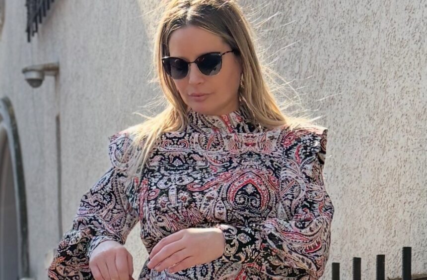 noi imagini cu laura cosoi insarcinata in luna a saptea cum a aparut vedeta pe strada traiesc cea mai bogata viata intr o rochie second hand 69eb280256843