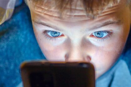 noul decalaj digital din familie copiii folosesc inteligenta artificiala zilnic dar parintii nu stiu 69dceafa62a80