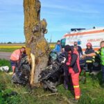 o masina s a proptit intr un copac in localitatea amzacea o victima a fost transportata la spital cu elicopterul 69f0d3a956aad