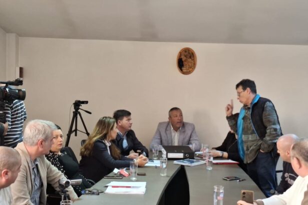 oficial cate posturi urmeaza sa fie desfiintate din aparatul de specialitate al primarului comunei tuzla 69e6ae7694758