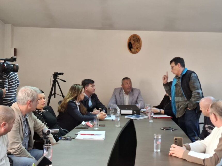 oficial cate posturi urmeaza sa fie desfiintate din aparatul de specialitate al primarului comunei tuzla 69e6ae7694758