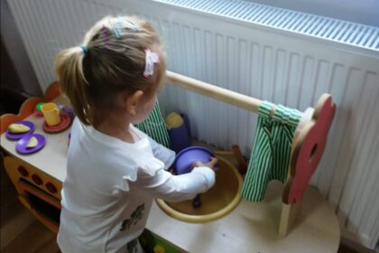 pensia alimentara a minorului despre mitul celor 25 din salariu si limitele calculate pentru a nu deveni sursa de imbogatire ilegala a celuilalt parinte 69da08ae5c804