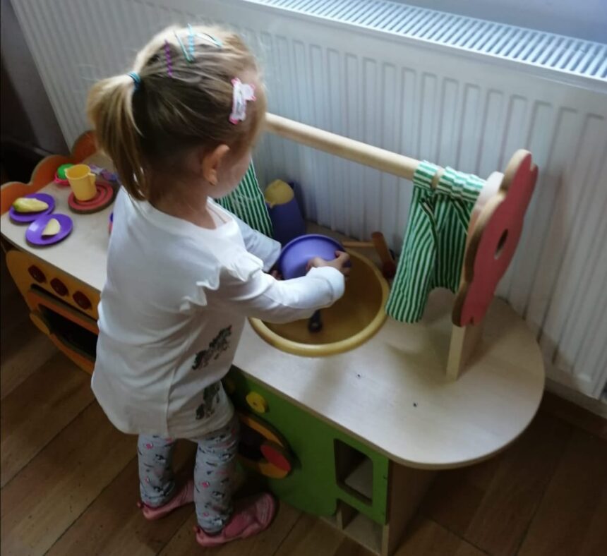 pensia alimentara a minorului despre mitul celor 25 din salariu si limitele calculate pentru a nu deveni sursa de imbogatire ilegala a celuilalt parinte 69da08ae5c804