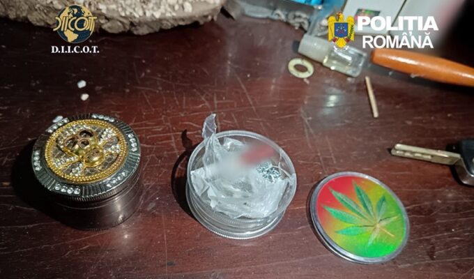 perchezitii in localitatile sarichioi si mihai bravu din judetul tulcea doi tineri arestati pentru trafic de canabis 69d26c14e2f7c