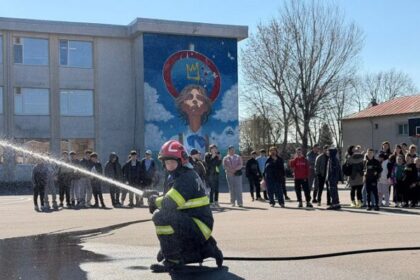 peste 2 000 de elevi au participat la lectiile deschise organizate la isu constanta 69cf82ce92354