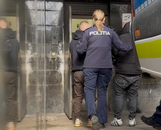 politistul de la medgidia acuzat de viol si pornografie infantila a fost dus in fata instantei a contestat arestul preventiv 69d4b2597c6b2