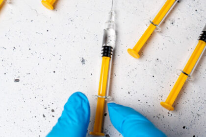 polonia intentioneaza sa distruga 64 de milioane de doze de vaccin impotriva covid 19 in urma hotararii instantei de la bruxelles 69cf987e5689f