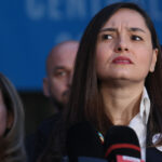 pot acuza o punere in scena menita sa pacaleasca opinia publica se sacrifica un personaj pentru a salva un mecanism 69e638f46144c