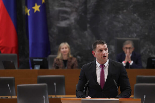 presedintele parlamentului dintr o tara ue propune un referendum pentru iesirea din nato planuieste o vizita la moscova 69de31d55d998