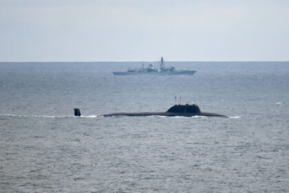 presedintelui putin ii spun va vedem armata britanica anunta ca a urmarit trei submarine rusesti care spionau in atlantic 69d7a0d4d6f8f