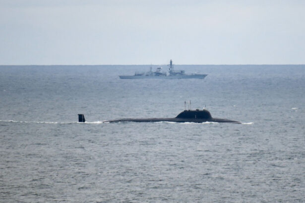 presedintelui putin ii spun va vedem armata britanica anunta ca a urmarit trei submarine rusesti care spionau in atlantic 69d7a0d4d6f8f