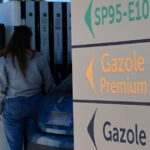 probleme la benzinariile din franta 12 au ramas fara unii dintre carburantii pe care ii vand in mod obisnuit 69d3a54e13321