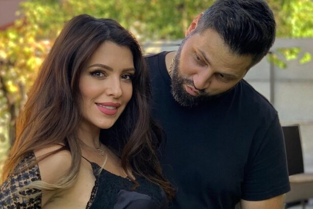 reactia celiei dupa ce a fost surprinsa cu sotul ei in aeroport la o luna de cand a anuntat despartirea de acesta nu stiu cum vom gestiona totul de acum 69e72fd32c321