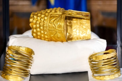 record de vizitatori la muzeul national de istorie oamenii au mers sa vada coiful si bratarile dacice recuperate din olanda 69ef552ae5a87