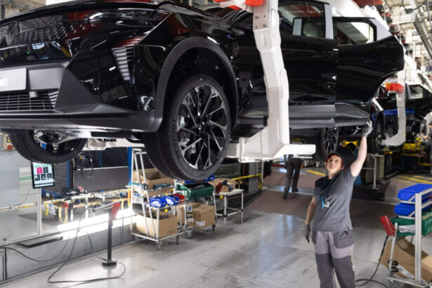 renault va concedia pana la 20 din angajatii sai in domeniul ingineriei in urmatorii 2 ani 69deac8cecbeb