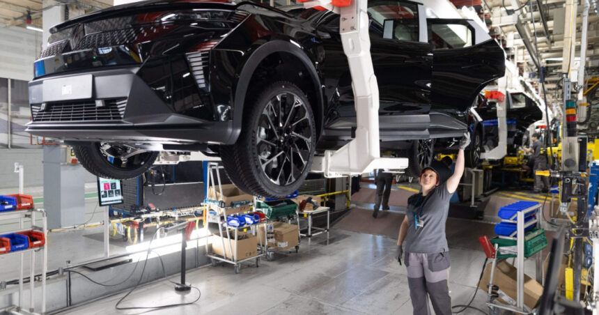 renault va concedia pana la 20 din angajatii sai in domeniul ingineriei in urmatorii 2 ani 69deac8cecbeb