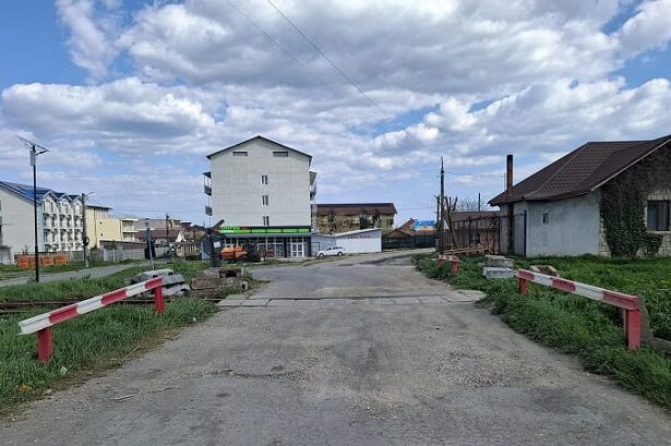 restrictii de trafic la trecerea la nivel cu calea ferata din localitatea costinesti 69ea27112098c
