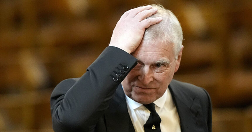 scandal la palat fostul print andrew implicat intr o altercatie fizica cu un consilier al reginei elisabeta a ii a 69d38cfcacf97