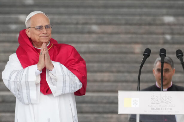 schimbul de replici dintre donald trump si papa leon continua ce mesaj transmite suveranul pontif 69dfdaaf8b136