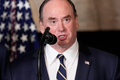 secretarul marinei sua john phelan isi paraseste functia cu efect imediat anunta pentagonul ii uram mult succes 69e9b363ce7ca