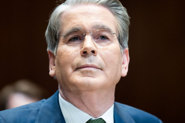 seful trezoreriei sua afirma ca blocada va obliga in curand iranul sa isi reduca productia de petrol 69f198e276205