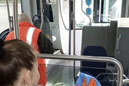 serviciul de curatenie in autobuzele ct bus asigurat la capetele de linie 69d75db099f1d