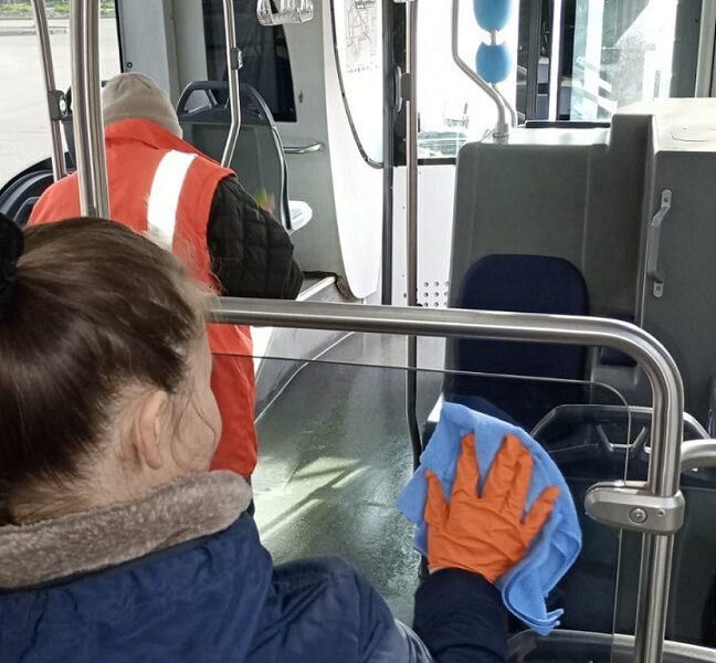 serviciul de curatenie in autobuzele ct bus asigurat la capetele de linie 69d75db099f1d
