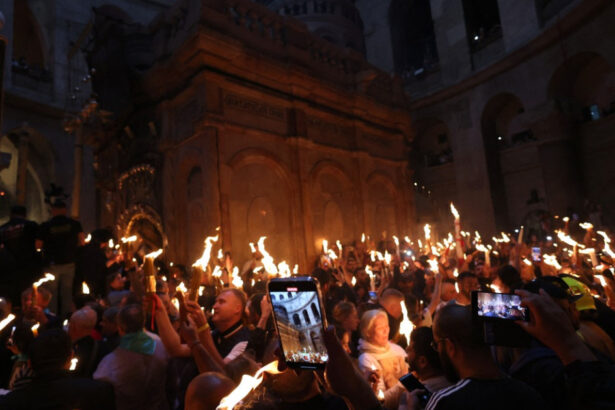 sfanta lumina va fi adusa astazi in romania de la ierusalim care e planul de rezerva daca situatia din orientul mijlociu se complica 69d9de3cbba61