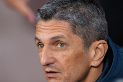 sfatul lui razvan lucescu la plecarea din tara dupa ce si a ingropat tatal stati de vorba cat mai mult cu parintii vostri 69dbf14c98805