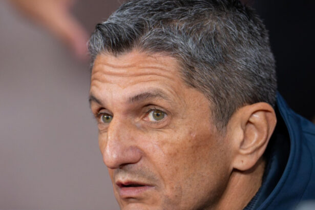 sfatul lui razvan lucescu la plecarea din tara dupa ce si a ingropat tatal stati de vorba cat mai mult cu parintii vostri 69dbf14c98805