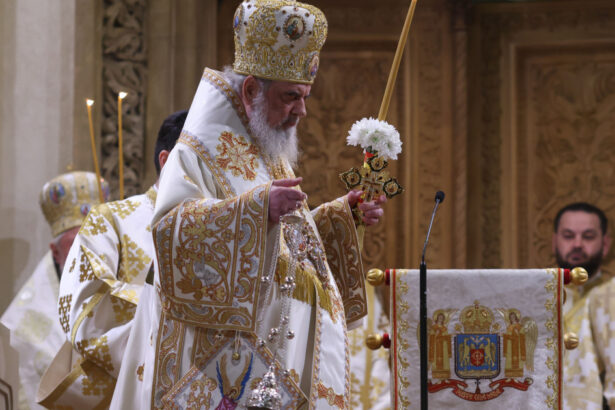 slujba de inviere 2026 la ce ora incepe si cand pot lua credinciosii lumina sfanta 69d9dab9c8d77