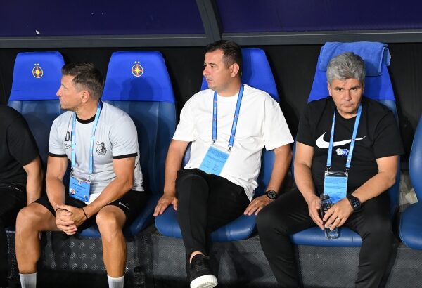 solutie din interior la farul ianis zicu pleaca dar nu vine ioan ovidiu sabau 69dd4663ebdec