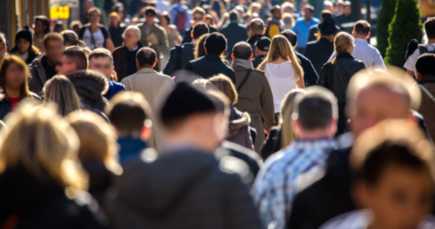 sondaj majoritatea romanilor se asteapta la efecte economice de durata si scumpiri la carburanti din cauza conflictului din iran 69e09cad4b9e6