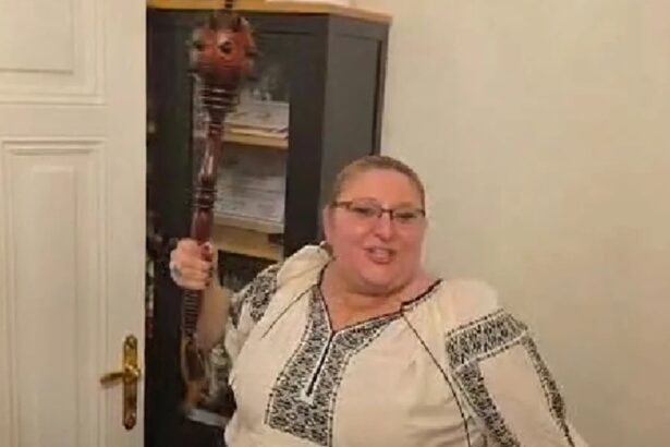 sosoaca nu vrea sa fie curtata de bolojan nu ma mai sunati nu imi mai sunati parlamentarii sa va dea dumnezeu inmiit raul pe care l ati facut poporului roman 69e798754a749