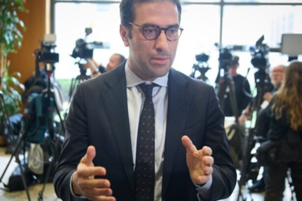 spania si alte patru tari europene cer comisiei europene un nou impozit pentru companiile energetice 69d10954323af